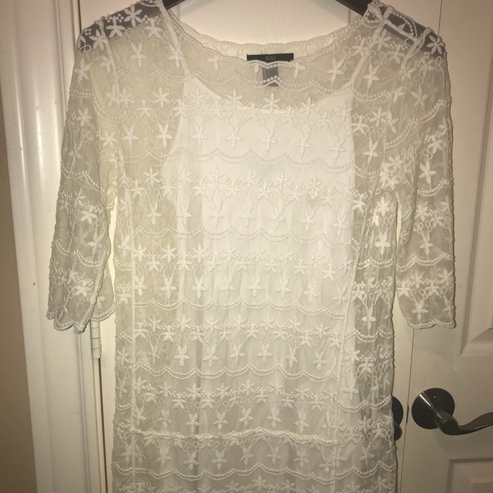 Forever 21 LACE DRESS - Picture 2 of 3